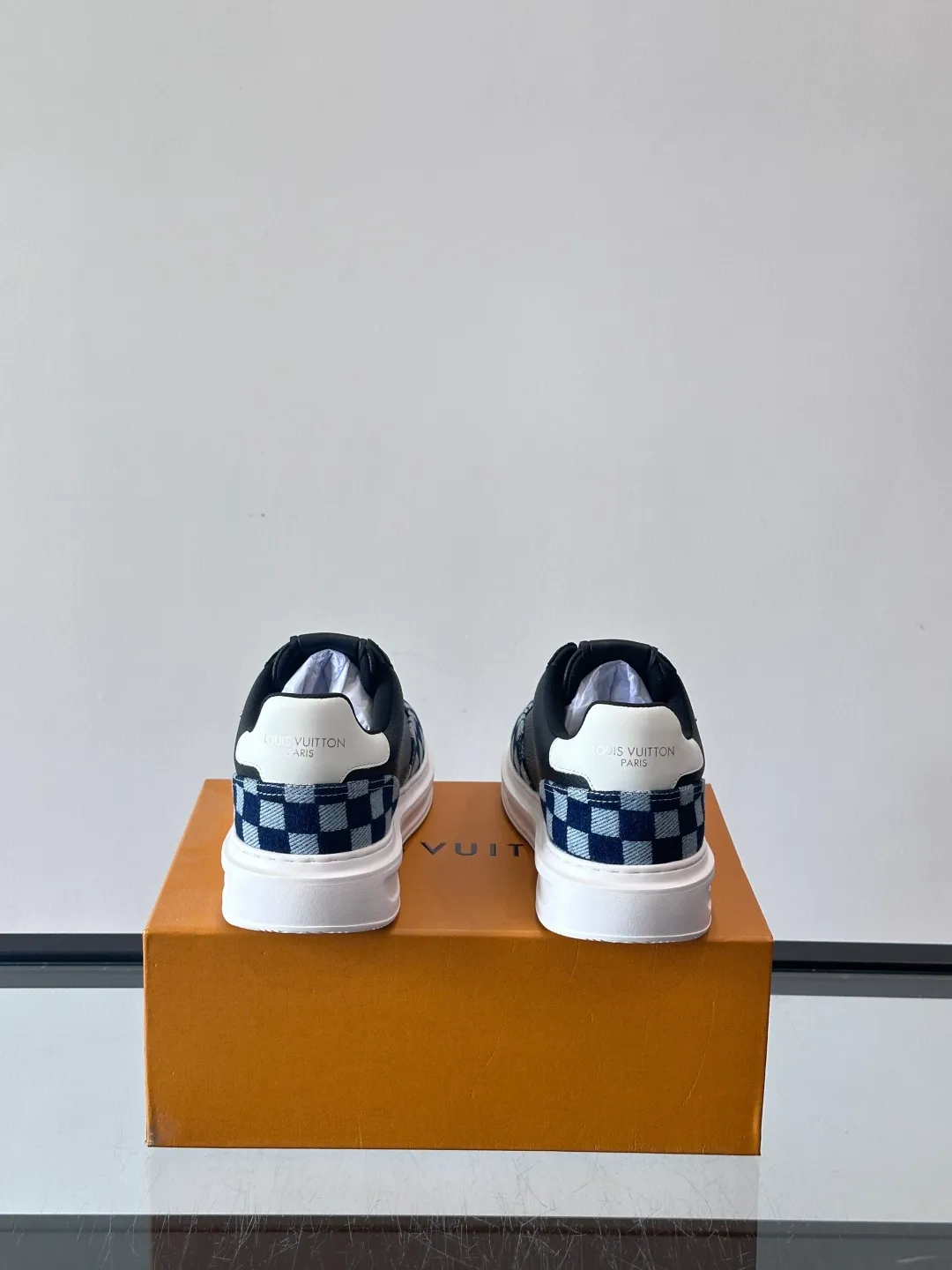 Men's shoes 💰p400 "＊OUIS ＊UITTO＊" new men's casual shoes, made of cowhide material, breathable and comfortable! The upper has the classic LV logo, and the sole is made of T men's shoes 💰pU material, which is wear-resistant and has strong grip. The blue and white color scheme + checkerboard details are fresh and have a street feel. It is very suitable for spring and summer. It can be easily used for daily commuting and leisure. It is very fashionable to wear with shorts, T-shirts or jeans. It is both fashionable and practical. size：38-44